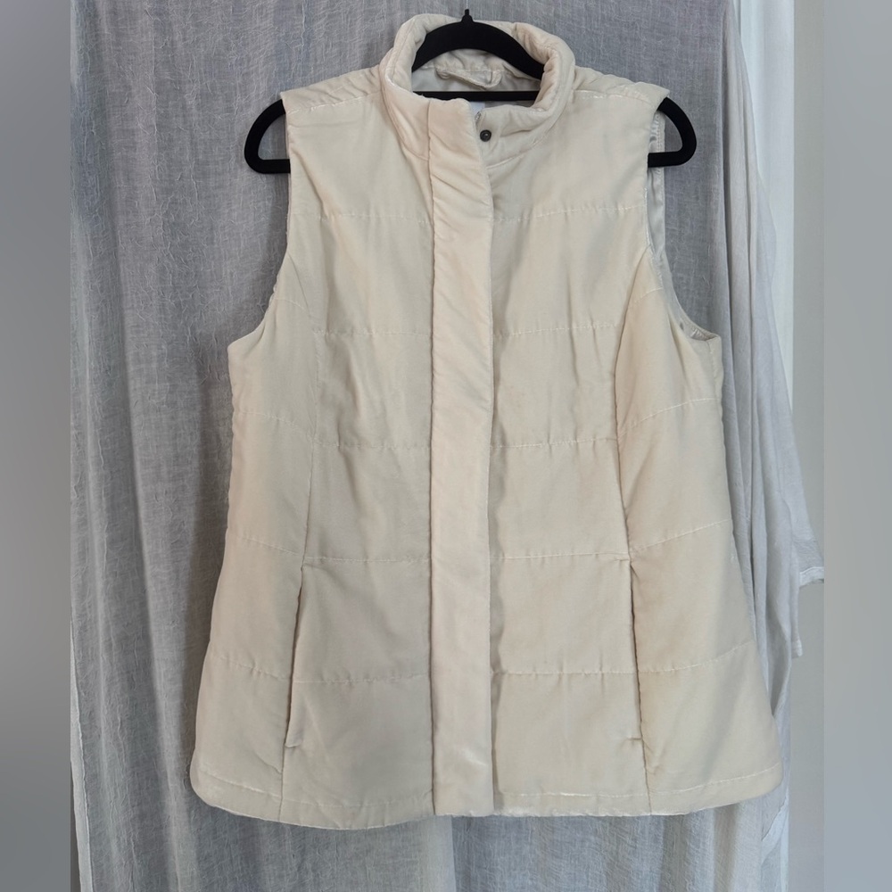 Worn once - J.Jill White Velveteen Quilted Zipper/Snap Vest. Size S